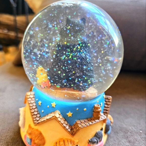 SAN FRANCISCO MUSIC CO, LIMITED EDITION- YOU'RE LATE! ANGUS & FRIENDS COLLECTION - Picture 5 of 9